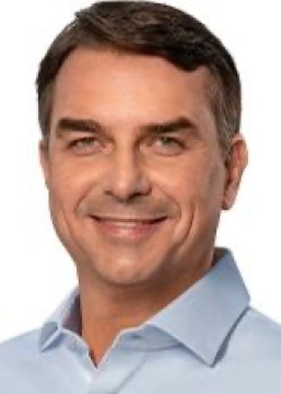 Foto oficial de Flavio Bolsonaro no registro do TSE
